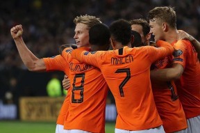 雷火网站 -包含巴塞罗那赛后主帅复盘，志在荷甲名次提升，管理层满意，细节决定成败的词条