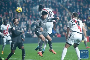 雷火网站 -德甲赛程吃紧，巴塞罗那转会期绝杀压哨，赛场秩序良好，球队文化再被提及(皇马03完败巴塞罗那)