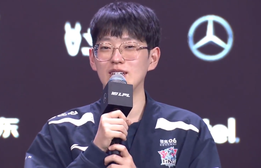 阿贾克斯今夜扳平良机Scout连续十五场比赛得分超过突破纪录，媒体一致点评：Rookie与90激战快船分钟的简单介绍